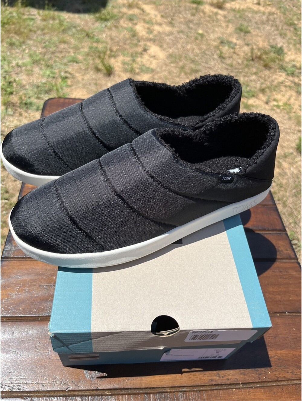 TOMS Ezra Mens 9 Black Matte Ripstop Quilted Faux Fur Lined Slippers 10016946